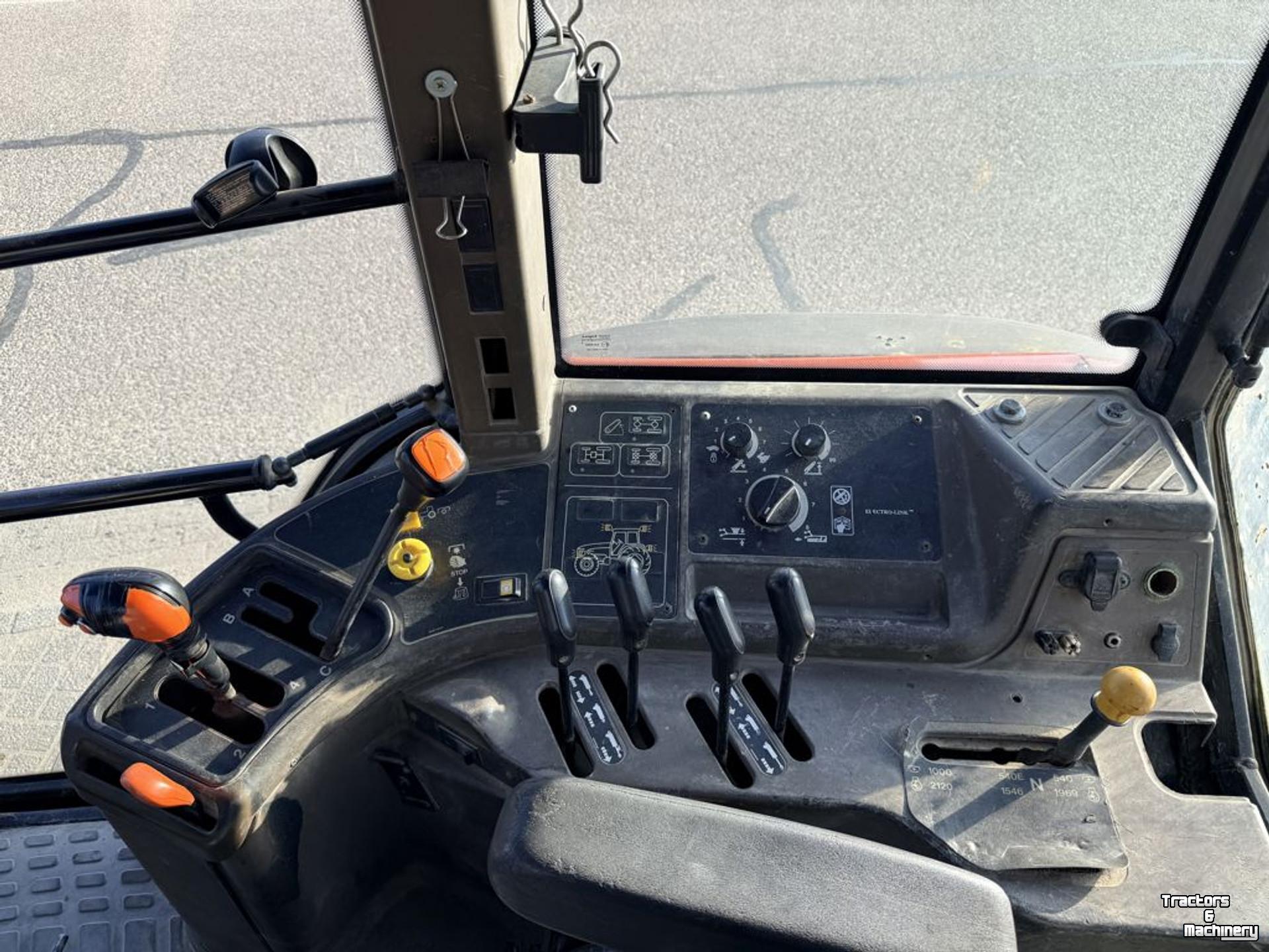 Tractor / Trekker New Holland M100 Dual Command