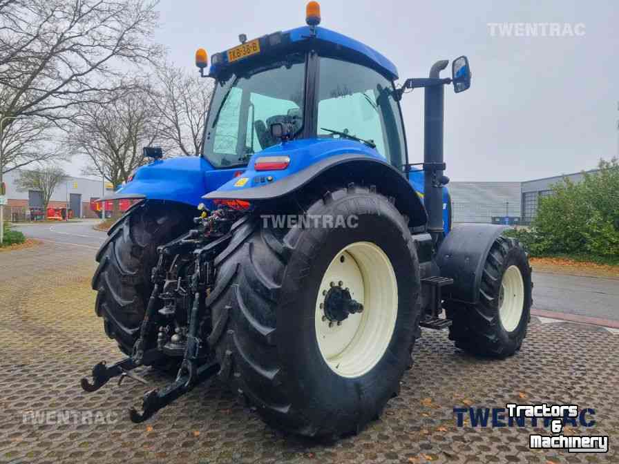 Tractor / Trekker New Holland T 8020
