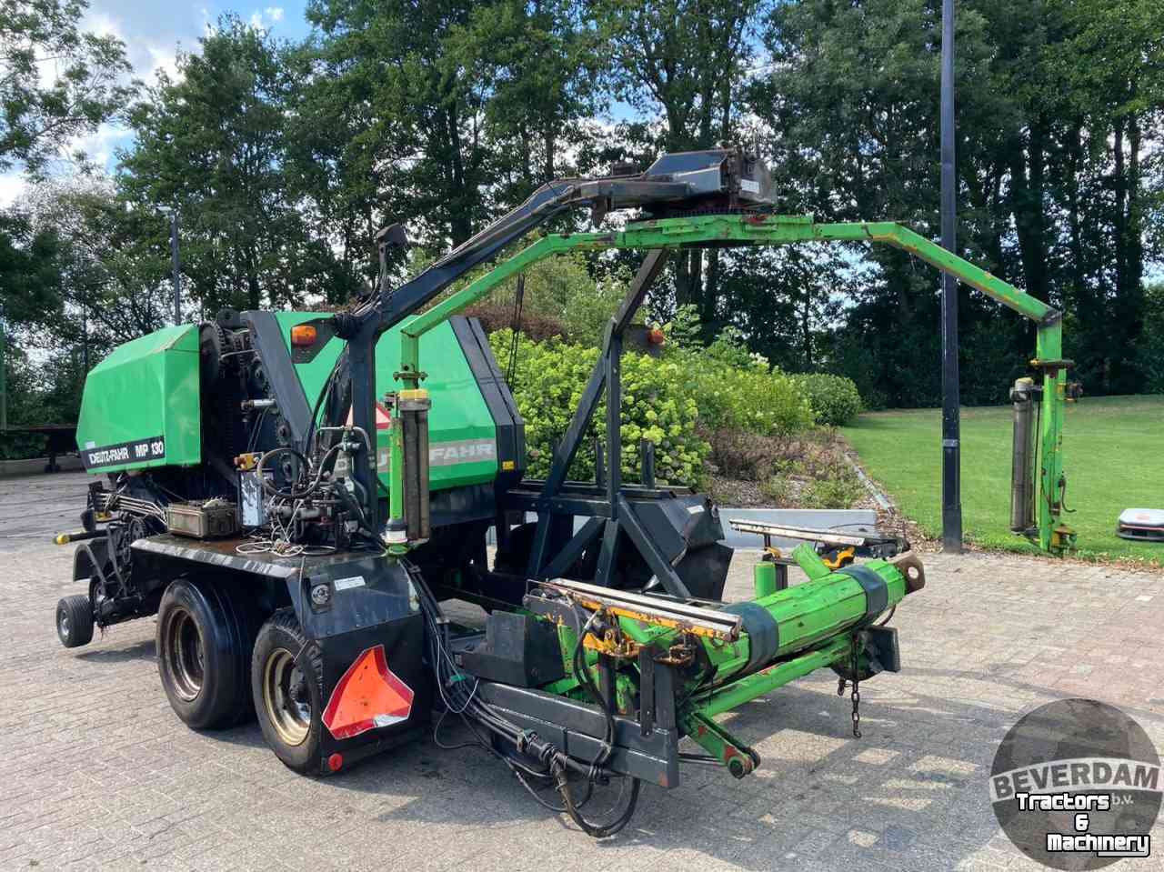 Persen / Balenpers / Pakkenpers Deutz-Fahr MP 130 perswikkelcombinatie