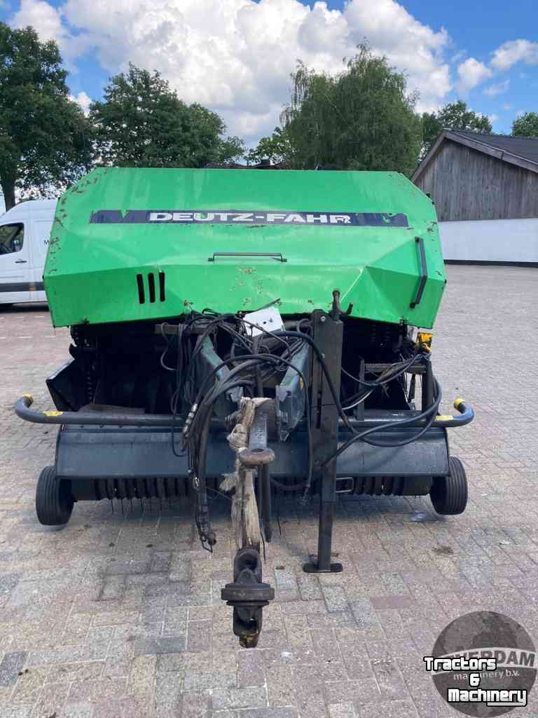 Persen / Balenpers / Pakkenpers Deutz-Fahr MP 130 perswikkelcombinatie