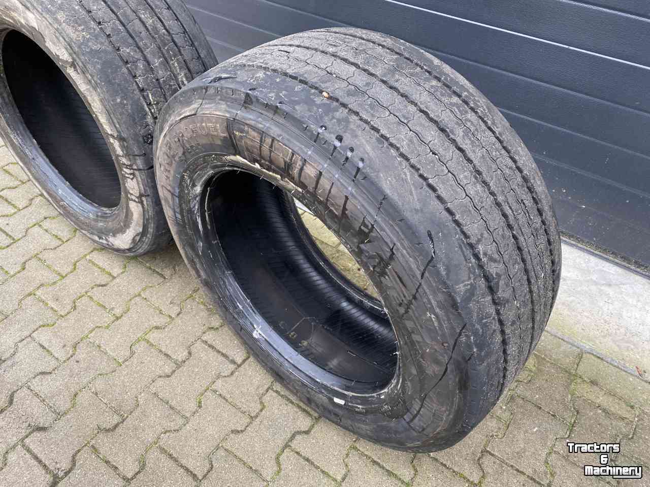 Wielen, Banden, Velgen & Afstandsringen Hankook 355/50R22.5