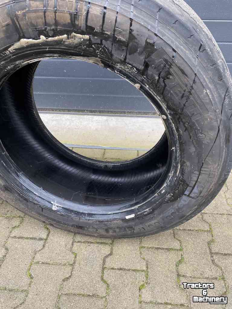 Wielen, Banden, Velgen & Afstandsringen Hankook 355/50R22.5