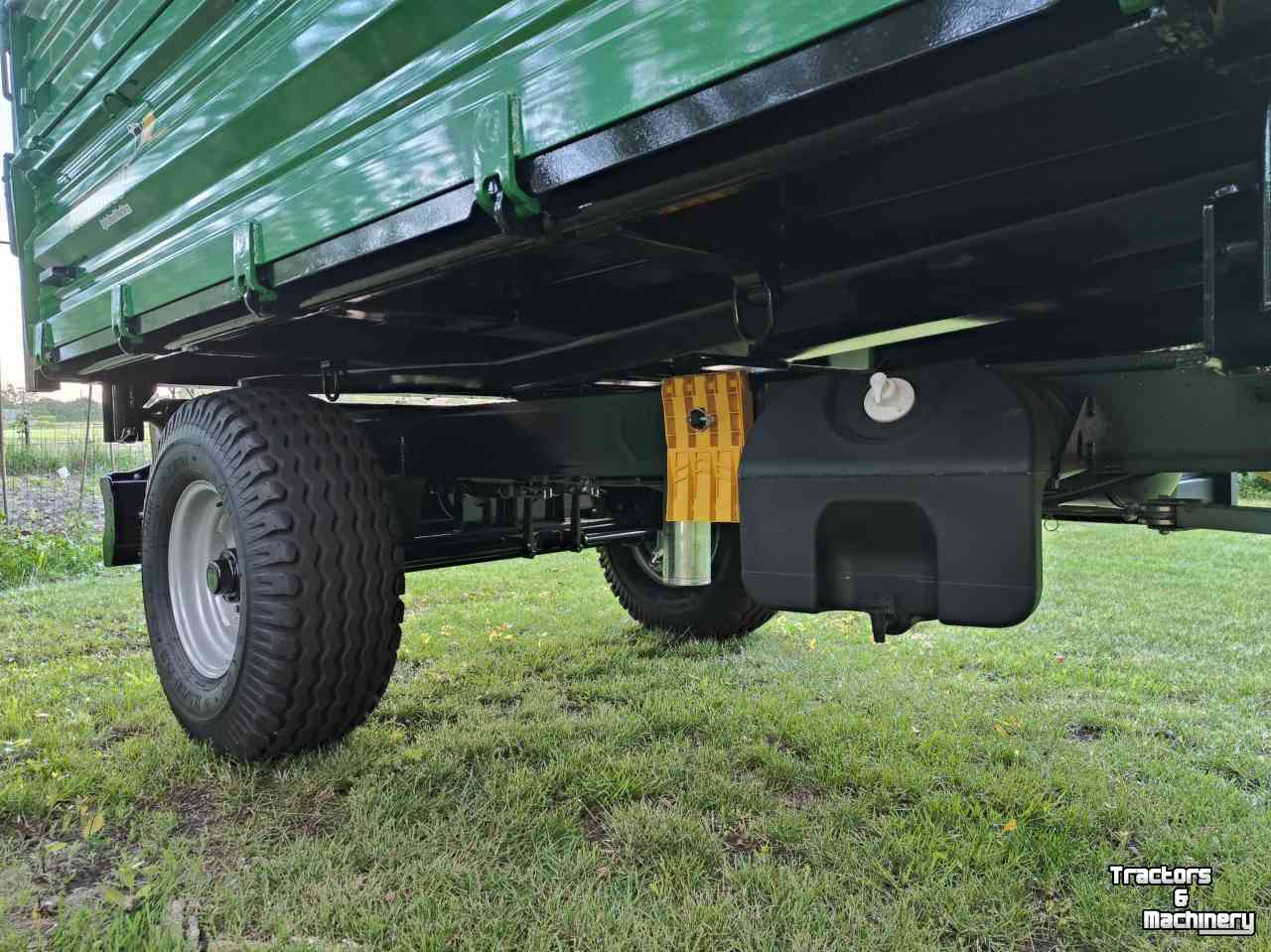 Kipper / Kiepwagen / Landbouwkipper  Hummel 3,5 tons driezijdige kipper
