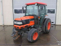 Tuinbouwtraktoren Kubota L3300 tuinbouwtrekker tractor met cabine en gazonbanden