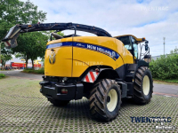 Veldhakselaar New Holland FR 700 hakselaar