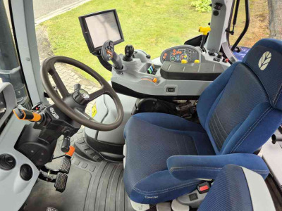 Traktoren / Trekkers New Holland T7.230 PC 40eco met Lucht, Fronthef PTO, geveerde vooras en cabine, BluePower.