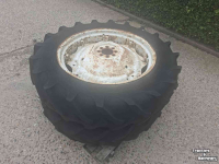 Wielen, Banden, Velgen & Afstandsringen Ford 12.4R34