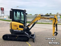 Mini-graver / Mini-graafmachine New Holland E35D