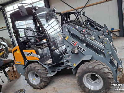 Shovel / Wiellader / Kniklader Giant G2500HD