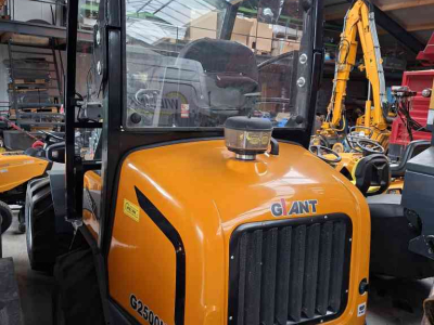 Shovel / Wiellader / Kniklader Giant G2500HD