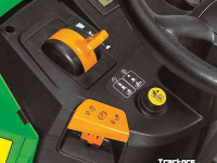 Zitmaaier John Deere X117R