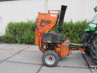 Houtversnipperaar JBM 831ZX houtversnipperaar op wielstel takkenhakselaar