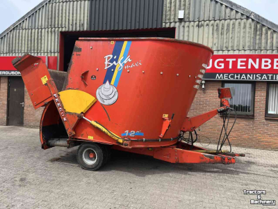 Voermengwagen Peecon VML-120 voermengwagen, laadklep, voermachines