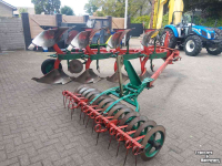 Ploegen Kverneland EG 85 4 schaar ploeg met Packomat vorenpakker