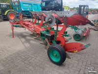 Ploegen Kverneland EG 85 4 schaar ploeg met Packomat vorenpakker