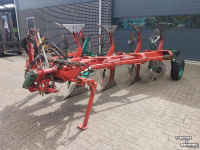 Ploegen Kverneland EG 85 4 schaar ploeg met Packomat vorenpakker