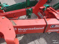 Ploegen Kverneland EG 85 4 schaar ploeg met Packomat vorenpakker