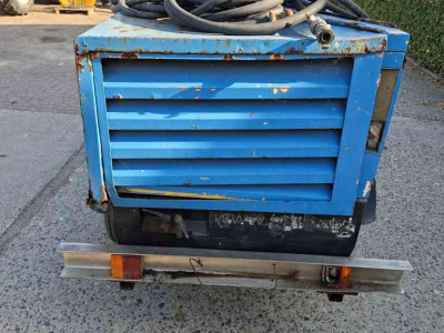 Compressor  Luchtcompressor met dieselmotor