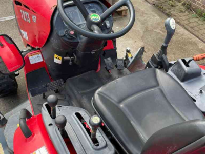 Compact tractor TYM TYM 273 HST met middenmaaier
