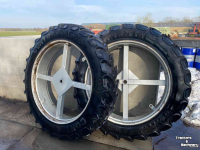 Wielen, Banden, Velgen & Afstandsringen Continental 320/90R32 en 340/85R48