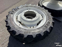 Wielen, Banden, Velgen & Afstandsringen BKT 320/85R36 + 300/95R52