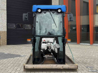 Compact tractor New Holland Complete T 4.xxx V Smalspoor Airco Elektra Stoel Lampen