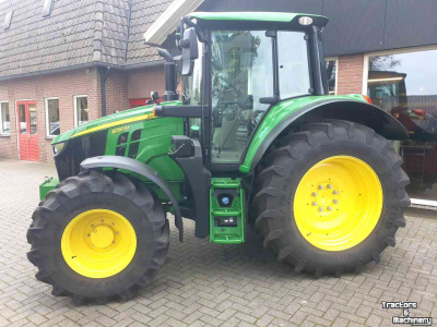 Tractor / Trekker John Deere 6120M