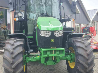 Tractor / Trekker John Deere 6120M