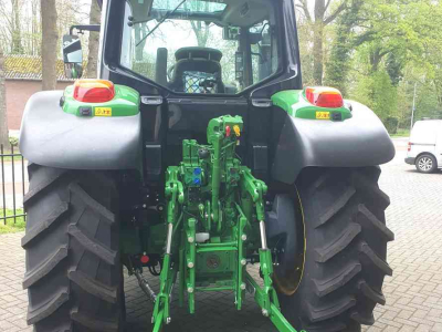 Tractor / Trekker John Deere 6120M