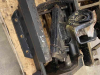 Gebruikte onderdelen van tractoren Case-IH trekhaakframe, kipperknobbel, pitonfix en verstelbare boventrekhaak van JXU (New Holland TL/TLA)