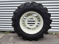 Wielen, Banden, Velgen & Afstandsringen BKT Agrimax Banden 420/85R34 en 340/85R24 Verstelbare Velgen