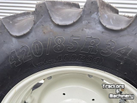 Wielen, Banden, Velgen & Afstandsringen BKT Set Bkt Agrimax banden 420/85R34 en 340/85R24 gemonteerd op verstelbare velgen