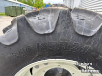 Wielen, Banden, Velgen & Afstandsringen BKT Set Bkt Agrimax banden 420/85R34 en 340/85R24 gemonteerd op verstelbare velgen