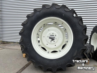 Wielen, Banden, Velgen & Afstandsringen BKT Set Bkt Agrimax banden 420/85R34 en 340/85R24 gemonteerd op verstelbare velgen