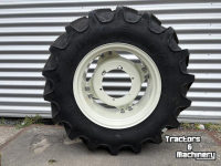 Wielen, Banden, Velgen & Afstandsringen BKT Set Bkt Agrimax banden 420/85R34 en 340/85R24 gemonteerd op verstelbare velgen