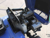 Werktuigendrager Iseki SF230FH (SF230 II) frontmaaier zonder maaidek met Tuchel Simplex 120 veegmachine rolbezem