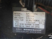 Werktuigendrager Iseki SF230FH (SF230 II) frontmaaier zonder maaidek met Tuchel Simplex 120 veegmachine rolbezem