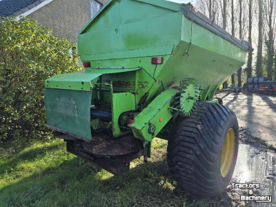 Kalkstrooier Kuxmann df