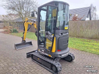 Mini-graver / Mini-graafmachine New Holland E19D