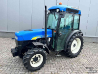 Smalspoor tractor New Holland TN75VA Smalspoortrekker