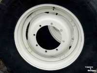 Wielen, Banden, Velgen & Afstandsringen Michelin Set Michelin (18.4R38) 460/85R38 en Trelleborg (14.9R28) 380/85R38 voor NewH T6.xxx