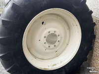 Wielen, Banden, Velgen & Afstandsringen Michelin Set Michelin (18.4R38) 460/85R38 en Trelleborg (14.9R28) 380/85R38 voor NewH T6.xxx
