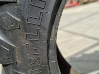 Wielen, Banden, Velgen & Afstandsringen Pirelli 12.4R28