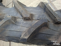 Wielen, Banden, Velgen & Afstandsringen Pirelli 12.4R28