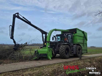 Tractor / Trekker JCB Fastrac 4220 + Cheetah 30 Houtversnipperaar / Houthakselaar + Nokka HK4872P houtkraan Snipper combi / Chipper Combi