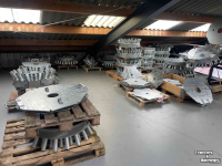 Overige mestmachines en toebehoren  Mestverdeler 16 24 26 28 30 32 36 40 50 uitlopen