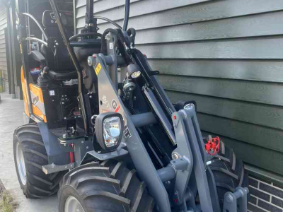 Shovel / Wiellader / Kniklader Giant G1500