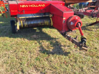 Persen / Balenpers / Pakkenpers New Holland 276 hayliner balenpers hooipers pers stropers