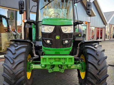 Tractor / Trekker John Deere 6120M