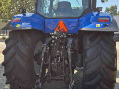 Tractor / Trekker New Holland T8020 FP 40 Kmh. Lucht, geveerde vooras